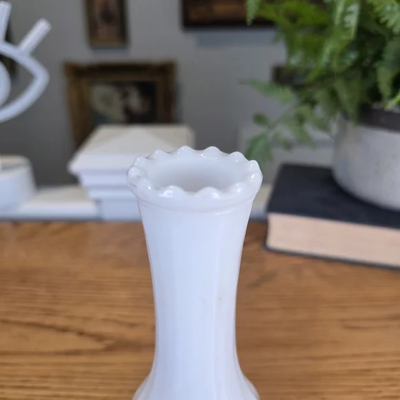Vintage White Milk Glass Bud Vase - Ribbed Paneled Design - 6" MCM Home Decor - Picture 3 of 9